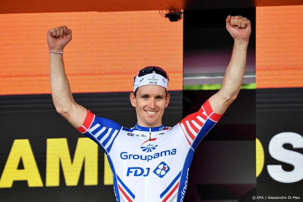 Franse wielrenner Démare sprint naar ritzege in Giro