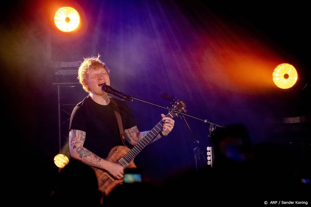 Ed Sheeran brengt in december kerstlied met Elton John uit