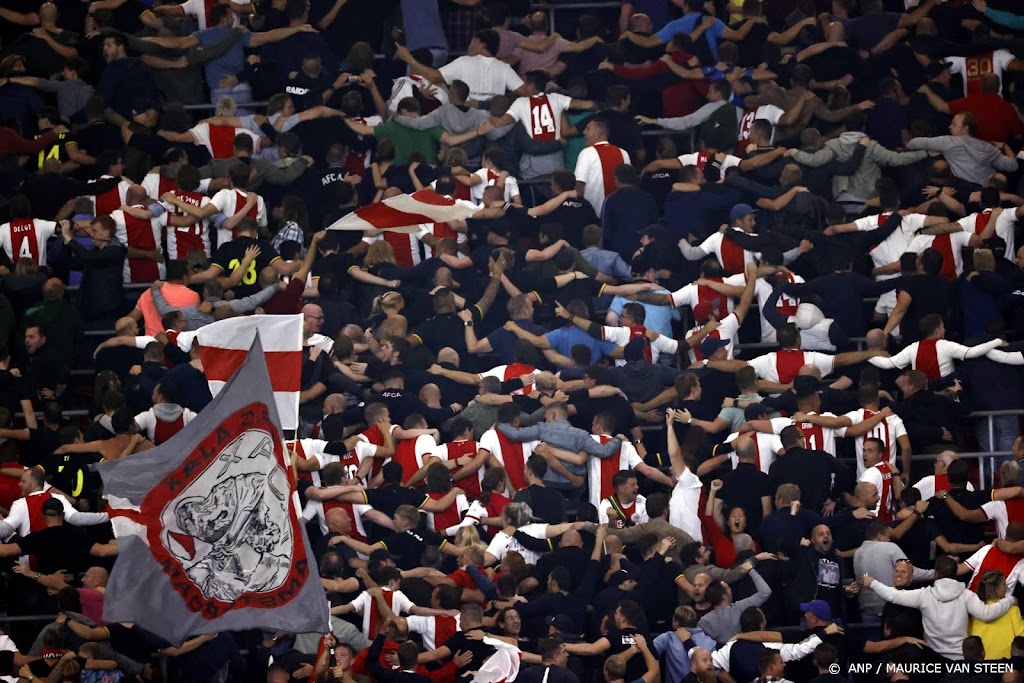 Ajax in Champions League zonder supporters naar Istanbul