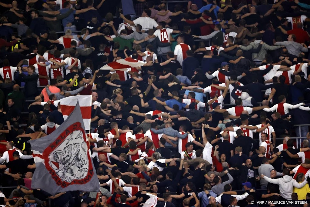Ajax in Champions League zonder supporters naar Istanbul