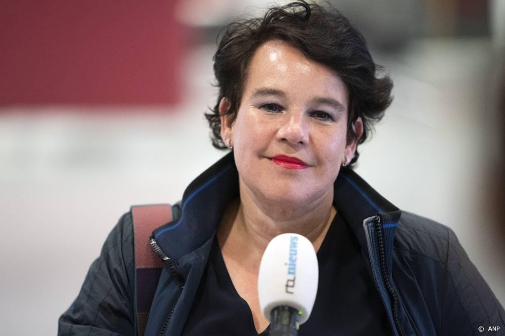 Burgemeester Dijksma doet aangifte van afbeelding met galg
