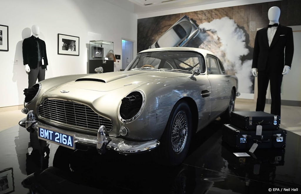 Veiling van James Bond-items levert recordbedrag op 