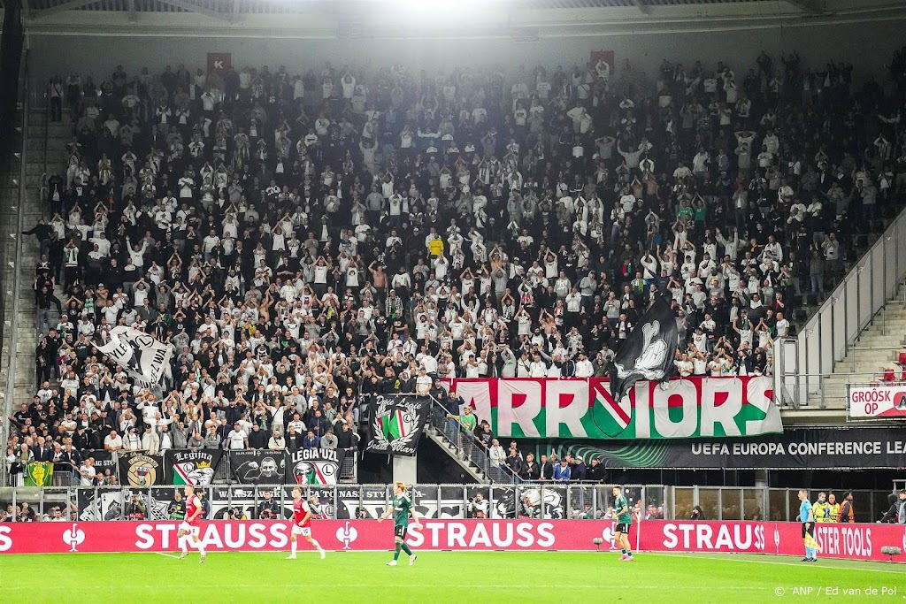 Twee arrestaties na wedstrijd AZ - Legia Warschau