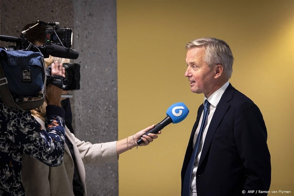 Dringende oproep Van der Burg: 8400 extra opvangplekken nodig