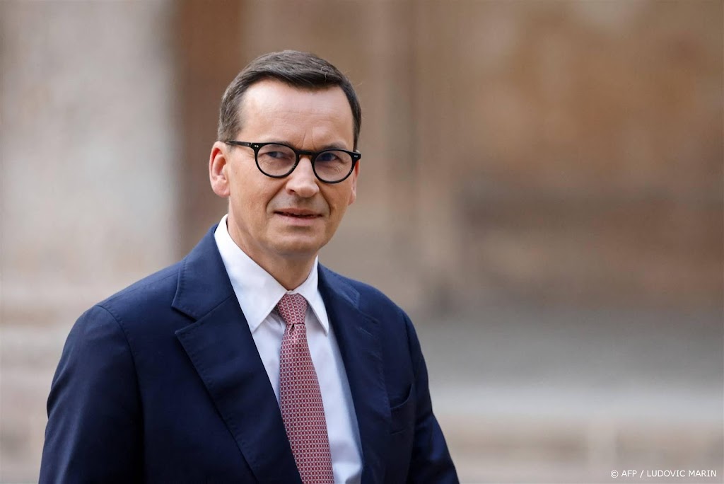 Poolse premier en staatssecretaris mengen zich in AZ-rel