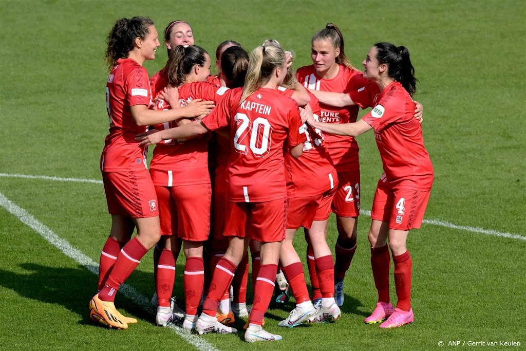 Voetbalsters FC Twente foutloos richting Champions League-duels