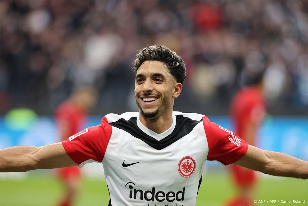 Bayern incasseert met late 3-3 bij Frankfurt volgende tegenslag