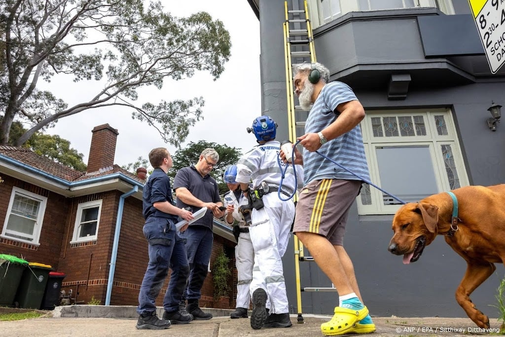 Australische man aangeklaagd die uit huis voorbijgangers beschoot