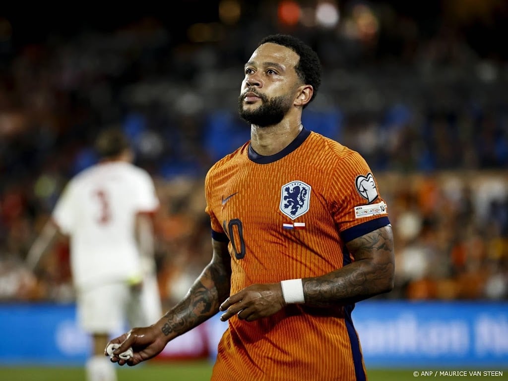 Depay sluit na gestolen paspoort later aan bij Oranje