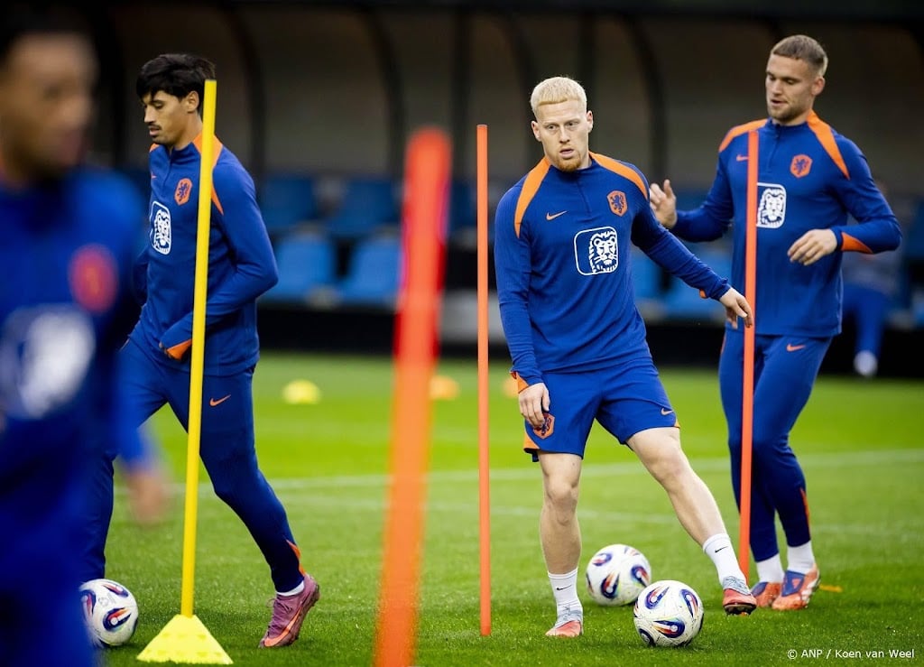 Oranje traint met fitte selectie maar nog zonder Depay