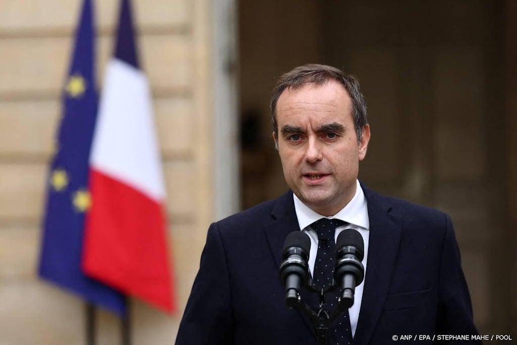 Macron wil dat vertrekkende premier laatste poging doet 