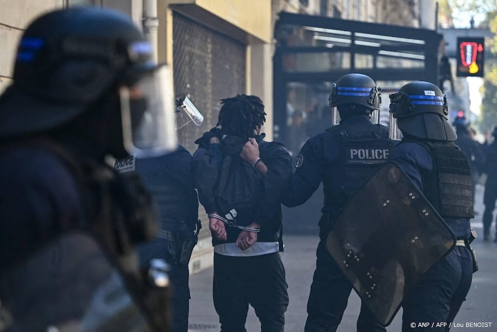 Franse minister verdedigt politieoptreden bij schoolprotesten