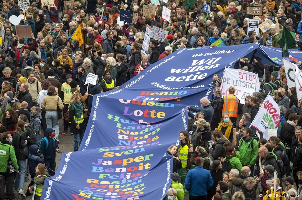 Westerpark in Amsterdam stroomt vol met klimaatdemonstranten