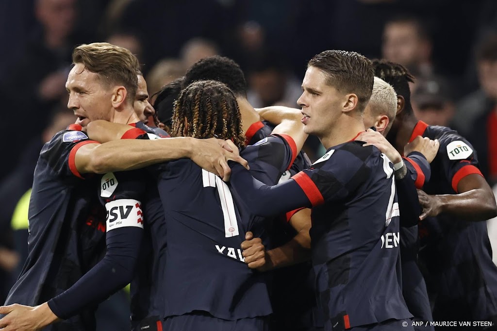 Volwassen PSV zorgt met zege voor nog meer onrust bij Ajax