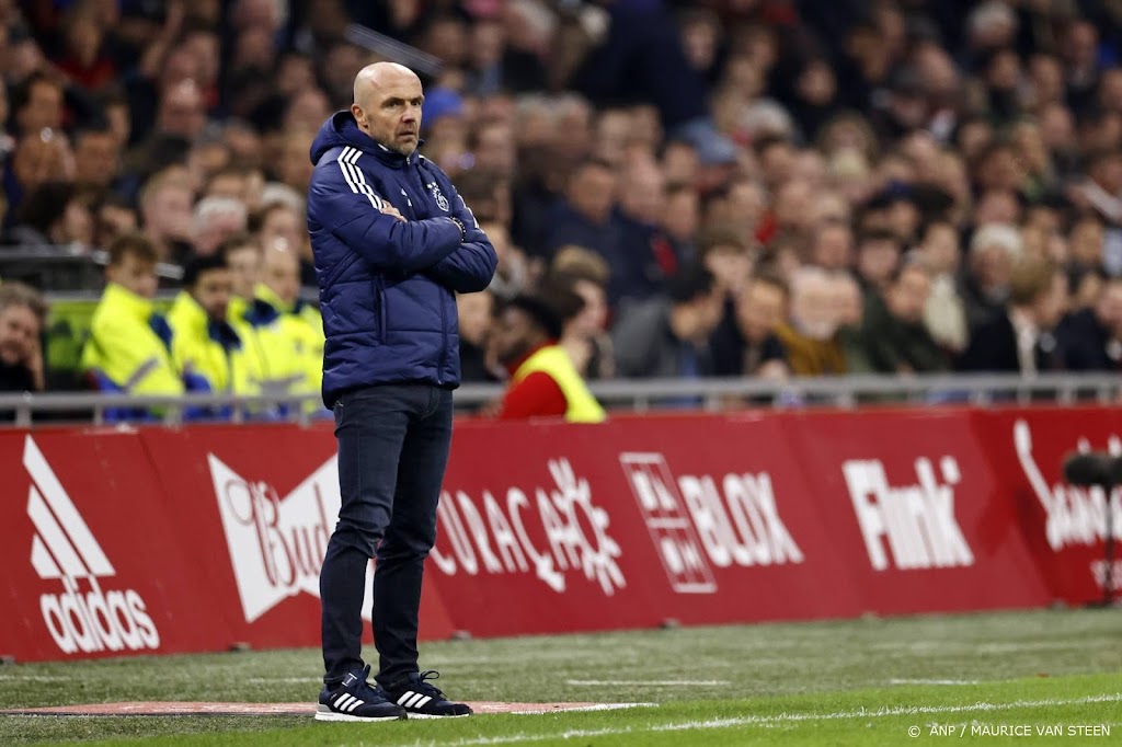 Schreuder snapt morrende Ajax-fans en voelt steun clubleiding