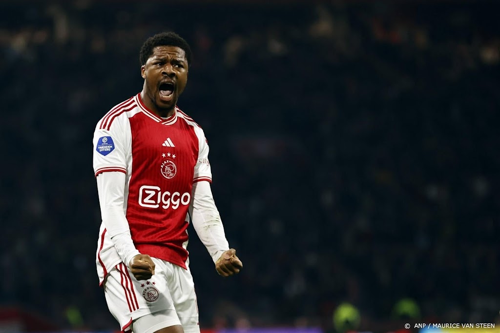 Akpom voelt zich na trainerswissel niet meer alleen bij Ajax