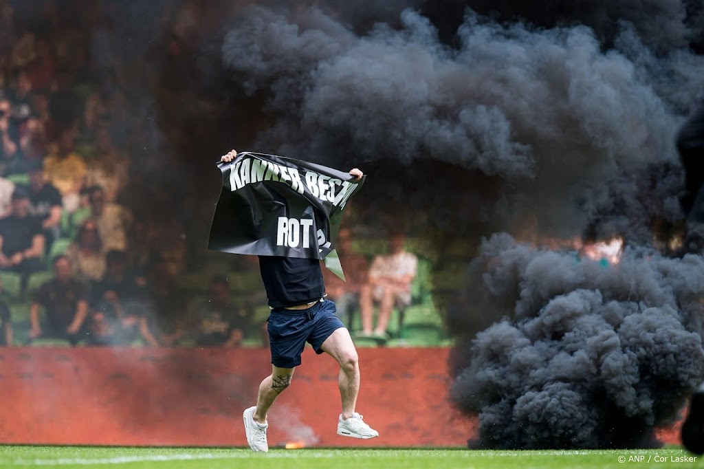VVD wil supporter die veld betreedt bestraffen