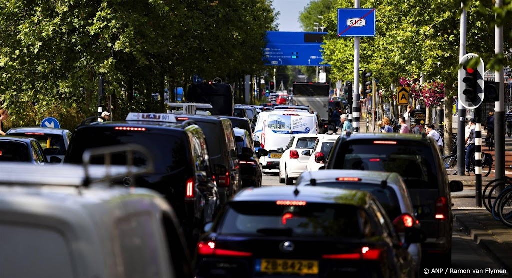 Nederlanders reden vorig jaar meer autokilometers 
