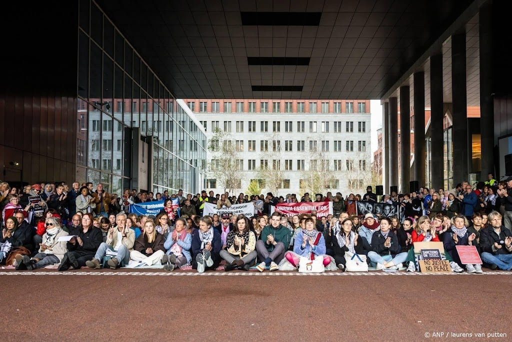 Laatste dag continue Gazawake bij ministerie, nu meer boycots