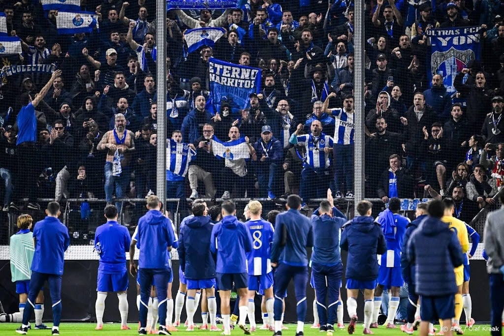 FC Porto-supporters die bus vernielden weer vrijgelaten met boete