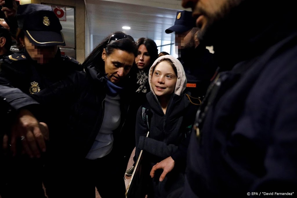 Greta Thunberg 'sluipt' Madrid binnen