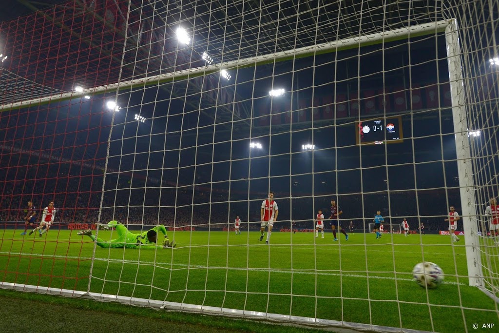 Nunnely en Dankerlui pijnigen oude liefde Ajax