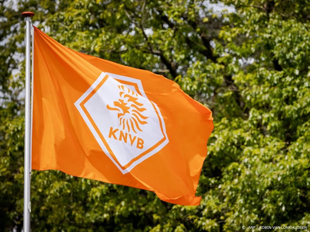 KNVB voert met duizend voetbalshirts actie op Malieveld