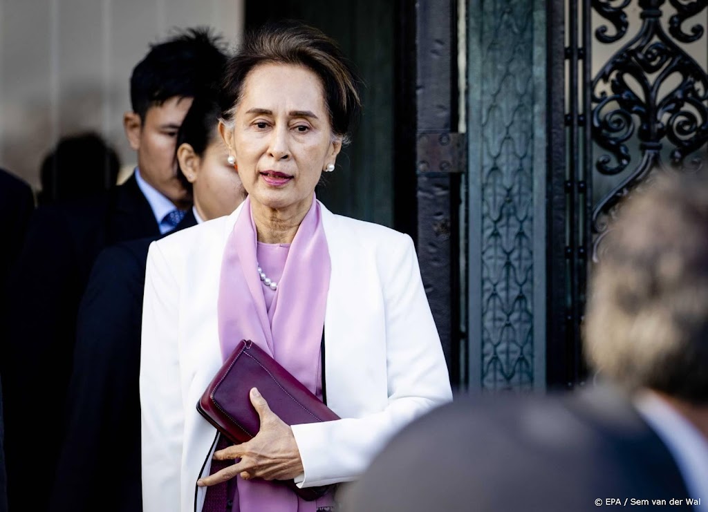 Nobelprijswinnaar Aung San Suu Kyi krijgt vier jaar cel