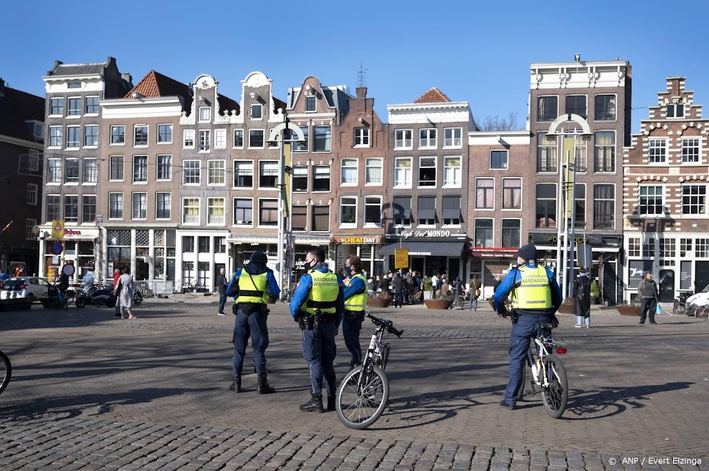 Amsterdam wil tijdelijk korte wapenstok voor boa's
