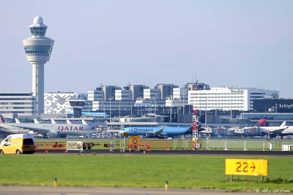 Kamer: kabinet moet opkopen boeren door Schiphol tegengaan