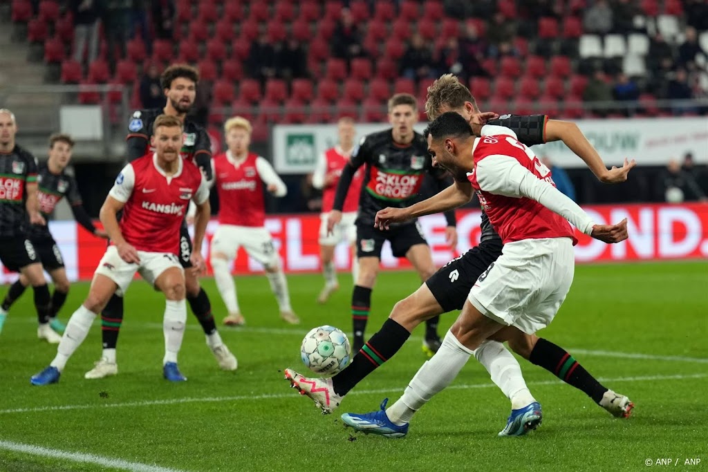 AZ krijgt kansen, maar NEC wint eerder gestaakt duel met 2-1