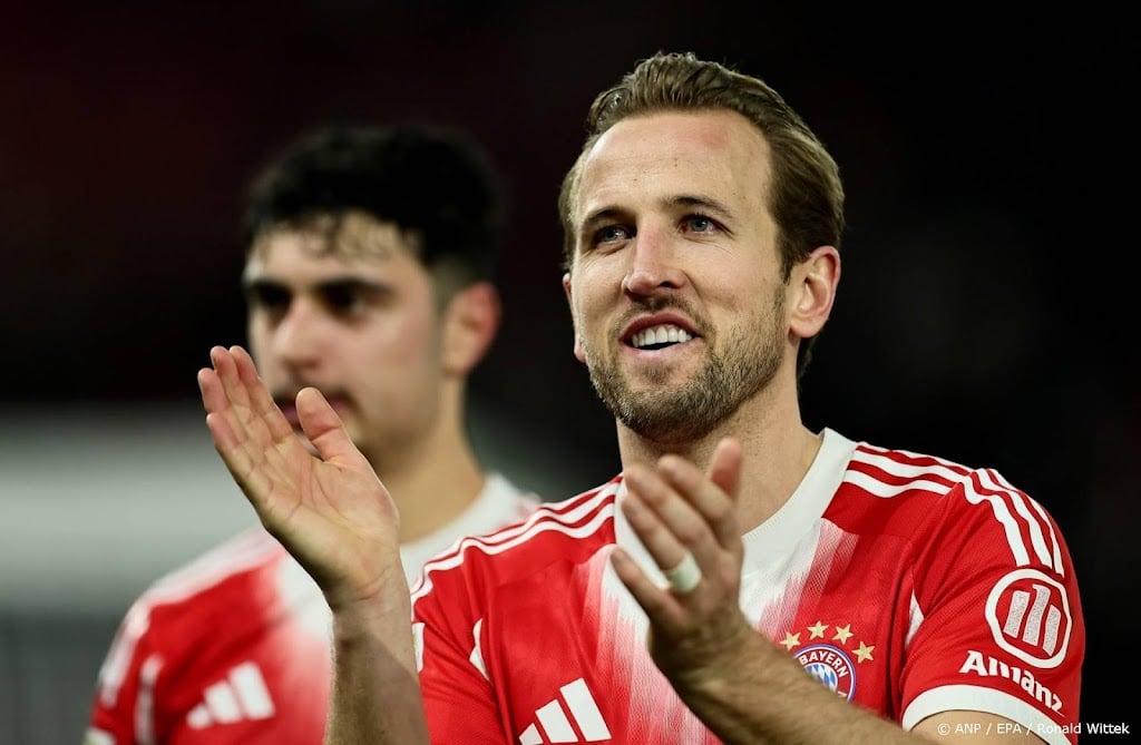 Invaller Kane helpt Bayern met hattrick aan 5-0-zege op Stuttgart