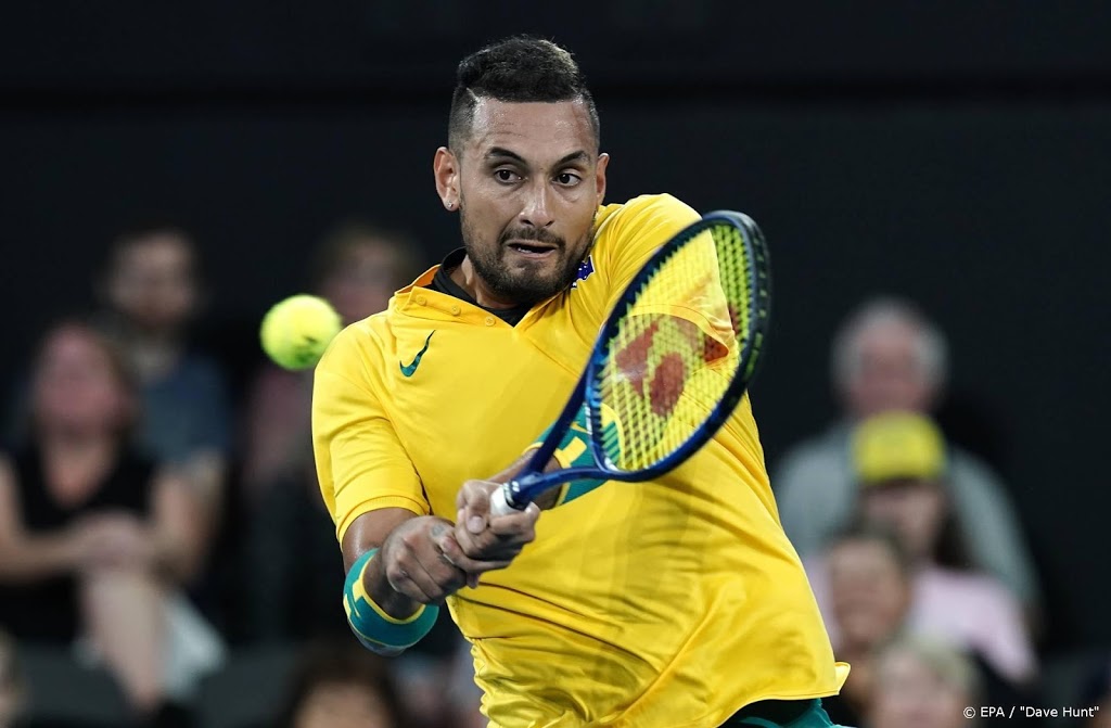 Kyrgios klopt Tsitsipas in sensationeel duel in ATP Cup