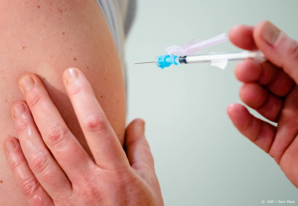 144.913 medewerkers in langdurige zorg hebben afspraak coronaprik