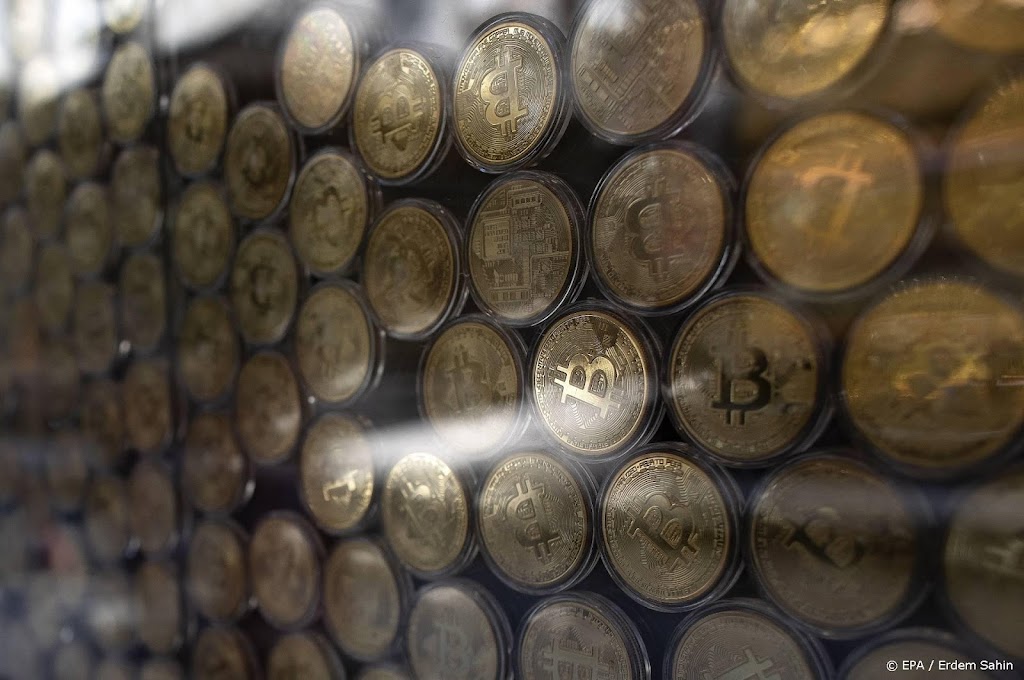 Bitcoin verder omlaag, zakt onder 42.000 dollar
