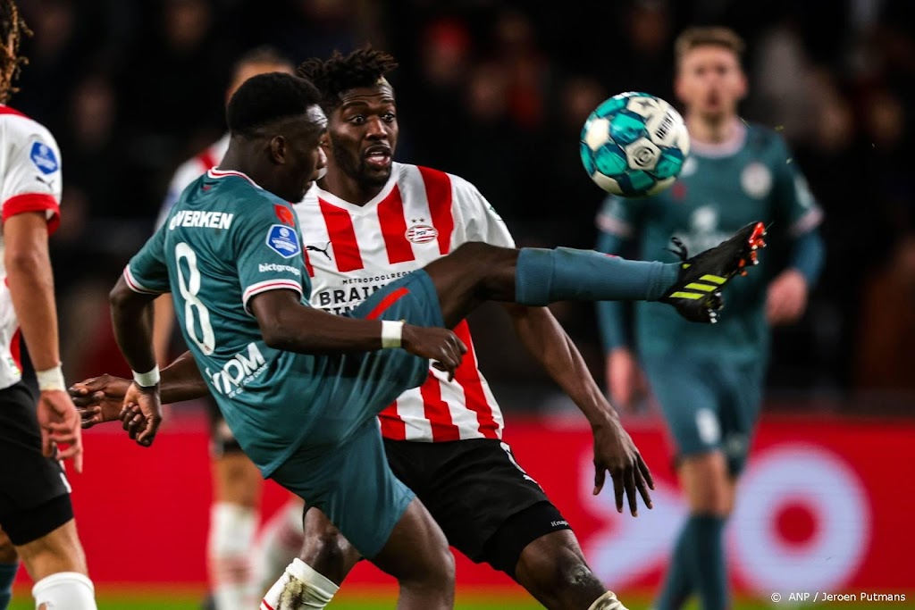 PSV laat in eerste wedstrijd zonder Gakpo direct punten liggen