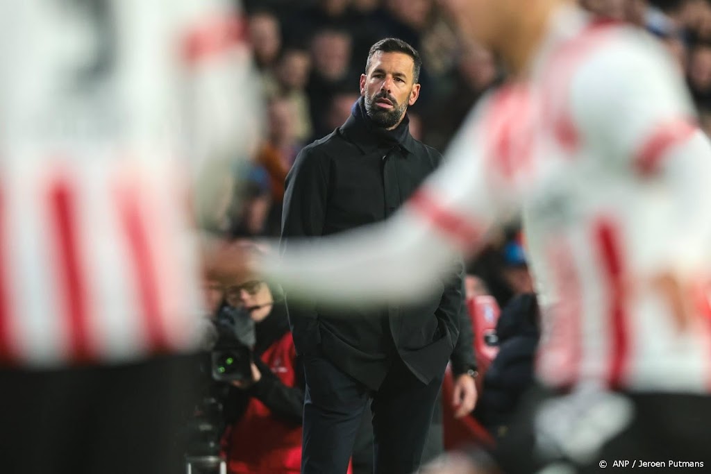 Van Nistelrooij vindt dat PSV strafschop is onthouden