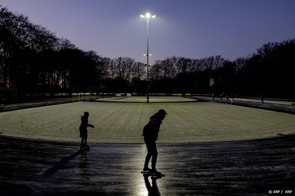 Weeronline: schaatsen op opgespoten natuurijsbaan zekerheid