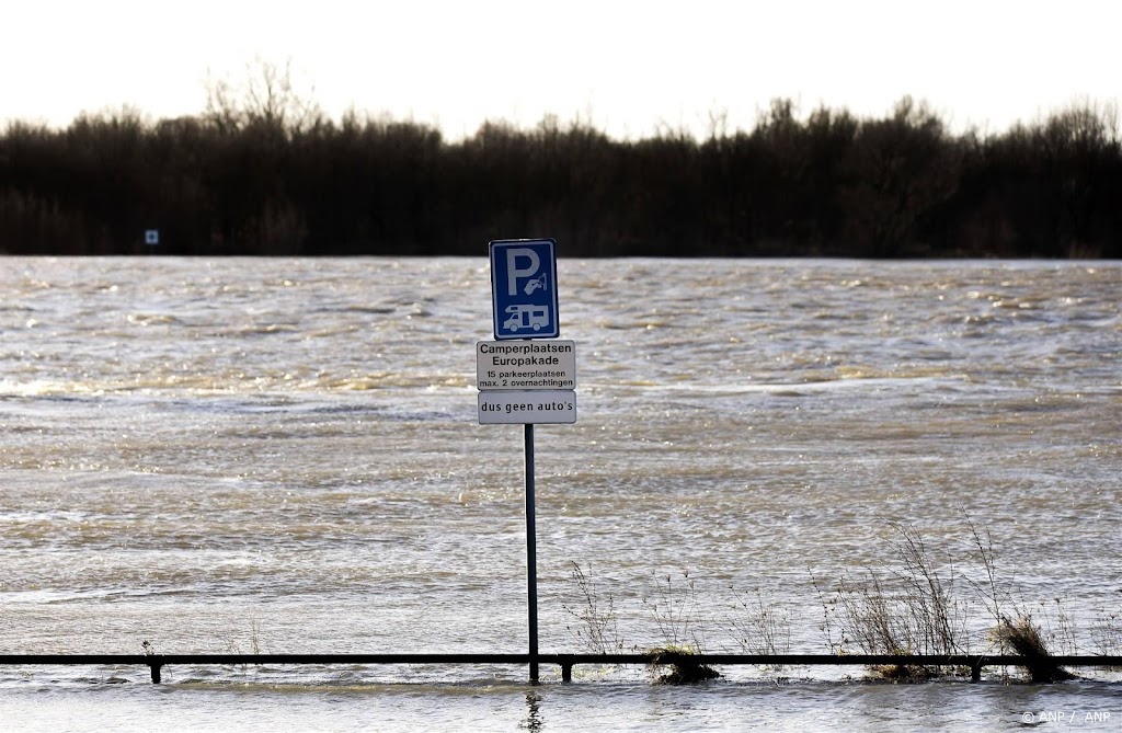 Waterpeil Rijn zakt in de loop van zondag weer