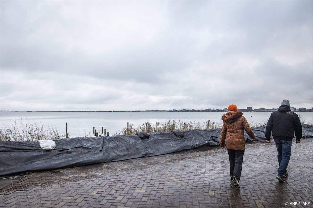 Dijk Marken is stabiel, waterstand Markermeer zeer hoog
