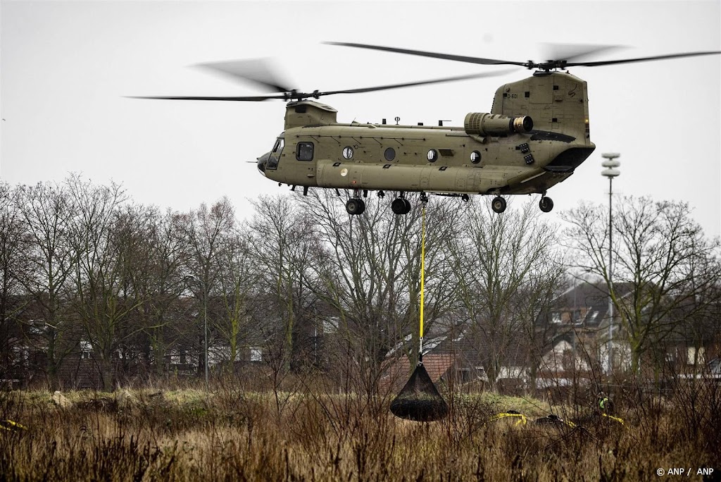 Chinooks weer begonnen met droppen van stenen in kapotte dam
