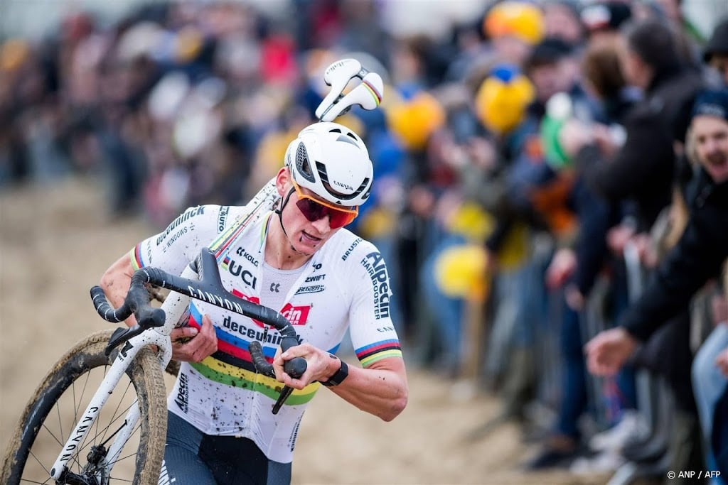 Indrukwekkende Van der Poel boekt tiende crosszege op rij