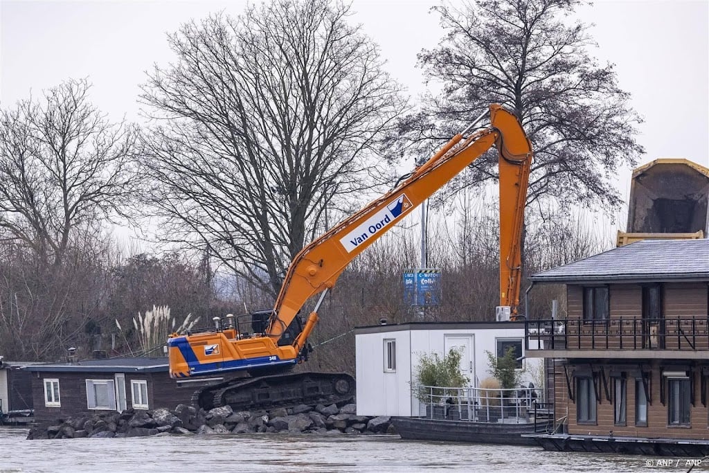 Werk aan nooddam in Maastricht gaat maandag verder