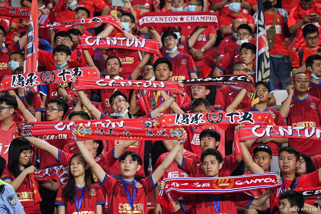 Chinese voetbalgrootmacht Guangzhou ten onder aan schulden