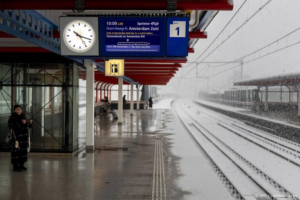 Problemen treinen Amsterdam bijna over, alleen nog rond Schiphol