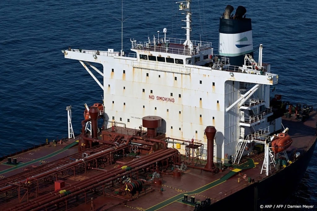 Rusland stuurt onderzeeër naar tanker die gevolgd wordt door VS