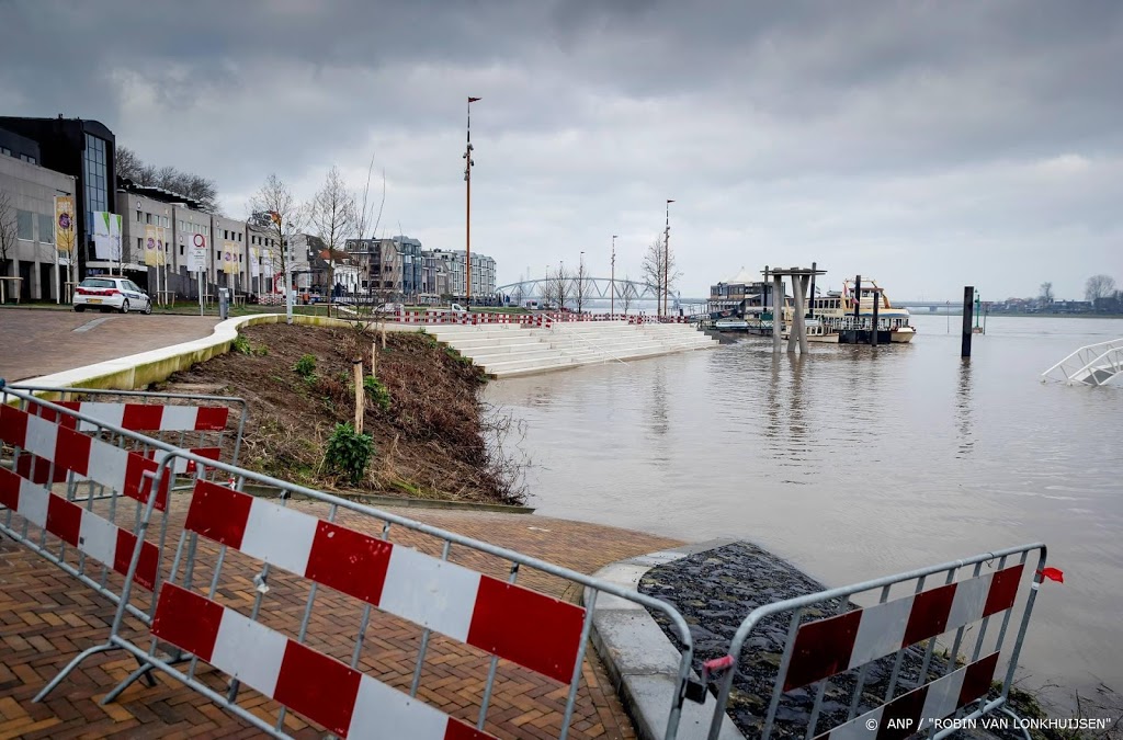 Nijmegen en Arnhem sluiten kades af