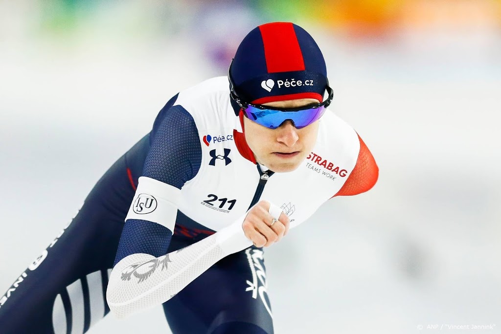 Schaatsster Sablikova wint 3000 m, De Jong tweede