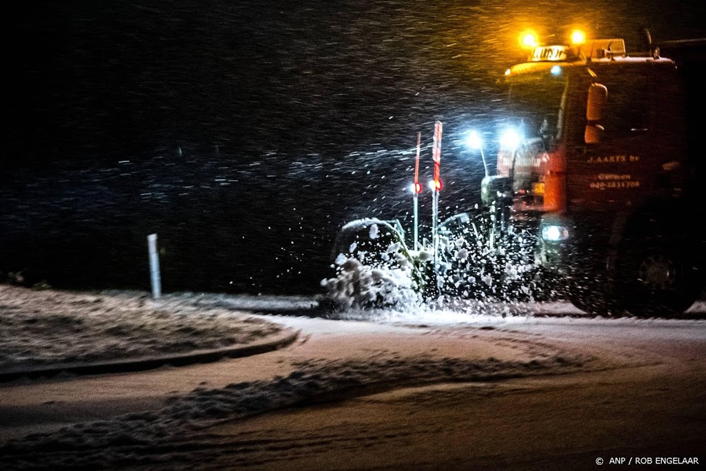 Rijkswaterstaat strooide in een etmaal 30 miljoen kilo zout