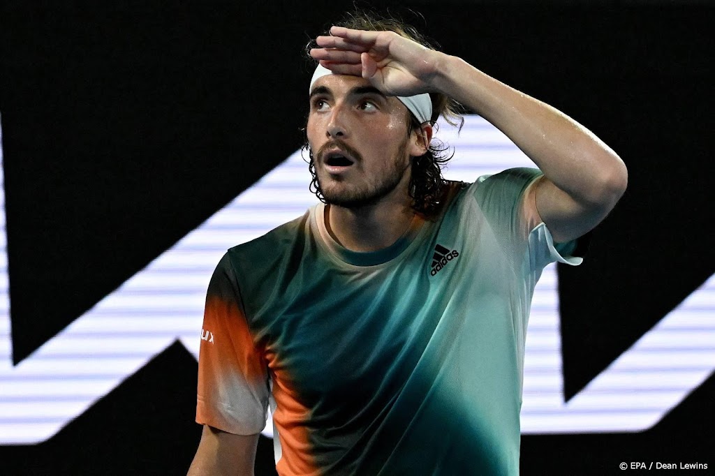 Tsitsipas moet nog even wennen in Ahoy en is blij met fans